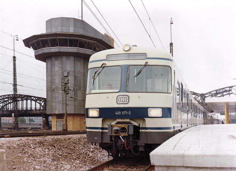 Rechtzeitig zum Vorlaufbetrieb im Münchner Stammstreckentunnel kam 420 571-2 im April 1972 an den Start