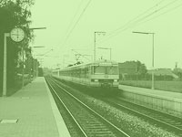 Bild: 420 504 als S5 verlässt den Haltepunkt Englschalking, 10. September 1972. © Paul Müller [hier klicken zur Vergrößerung]
